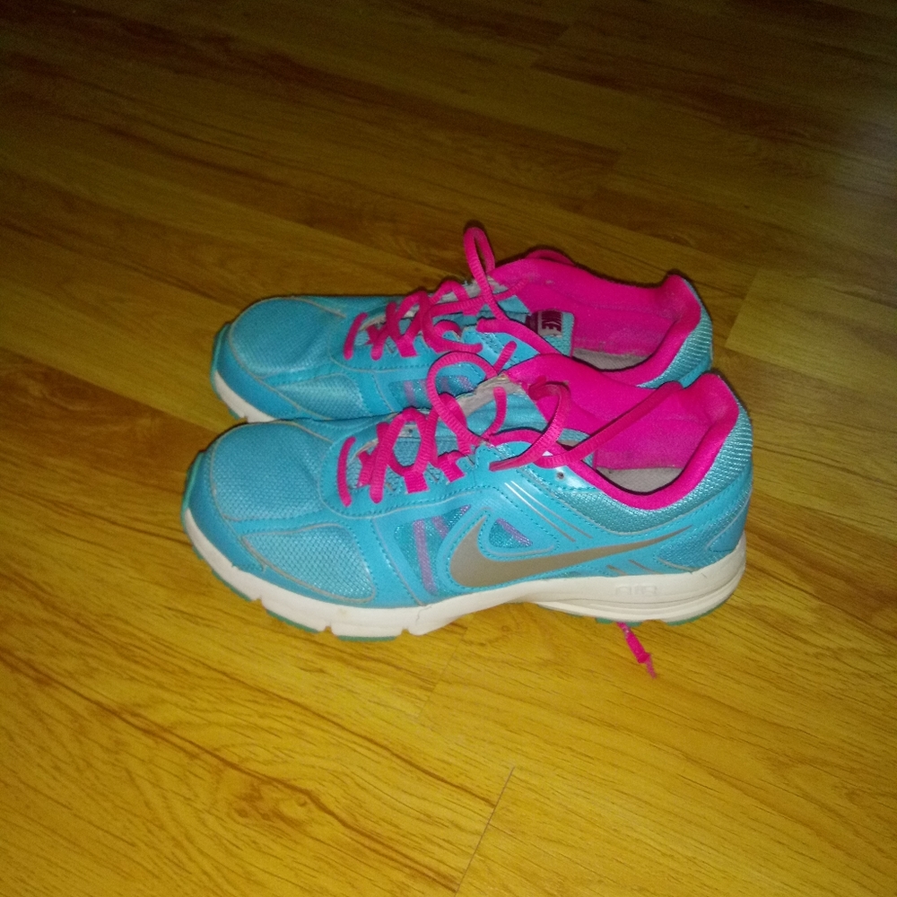 Nike - Picture 3 of 12